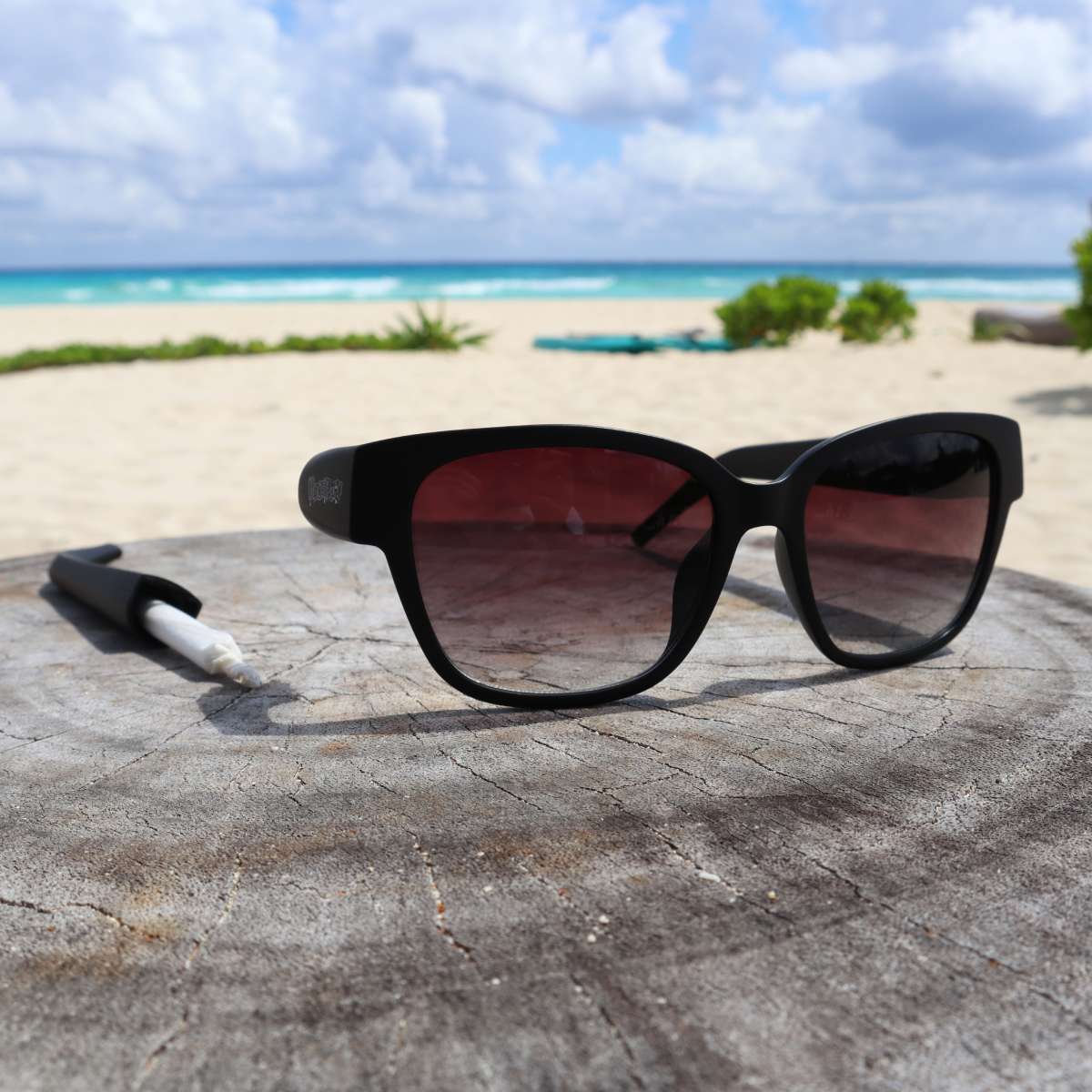 Puffora Sunglasses At Beach